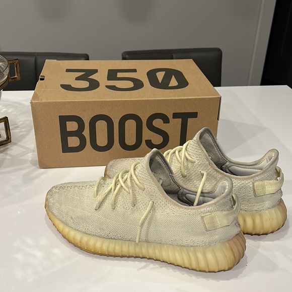 Yeezy 350 V2 Butter Size 11.5 - Picture 2 of 3